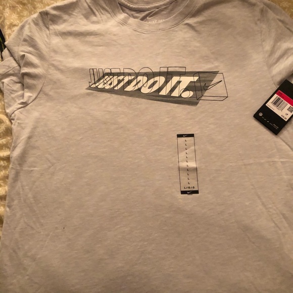 New with tags Nike tshirts Large - Picture 3 of 3